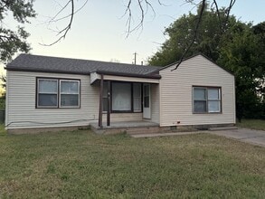 Building Photo - 2607 N Poplar St