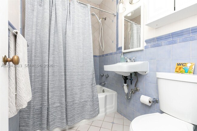 Building Photo - 5760 SW 51st St