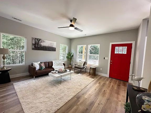 Building Photo - 3-Yr-Old Gem in East Brainerd – Prime Spot...