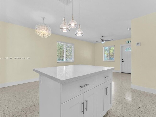 Building Photo - 6520 SW 63rd Ct