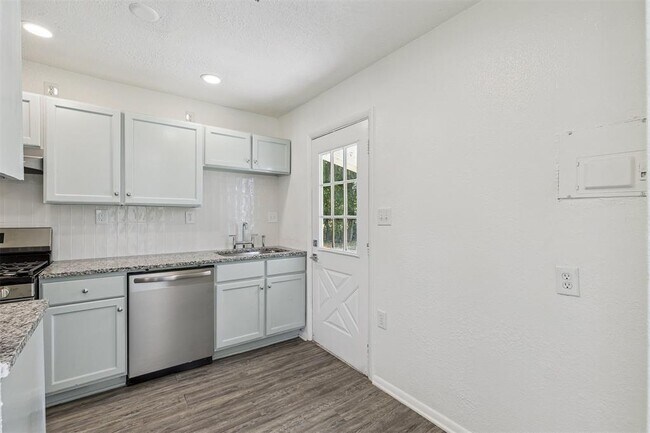 Building Photo - 1006 SE 51st St
