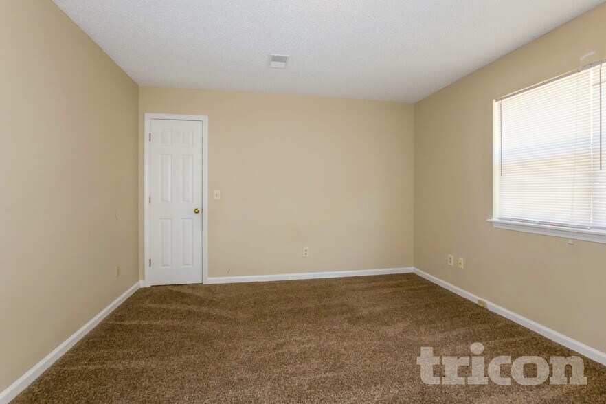 Building Photo - 207 Salusbury Ln