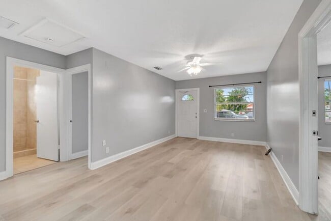 Building Photo - 1016 W Lakewood Rd