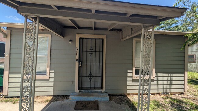 Building Photo - 331 Gardina St