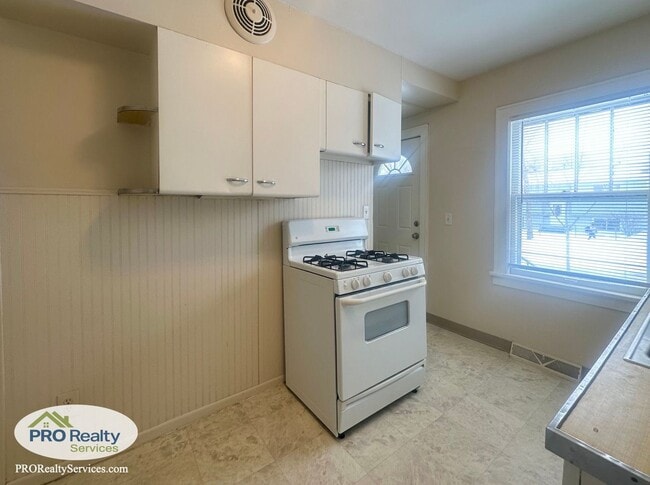 Building Photo - 4001-4003 N Bryant Ave