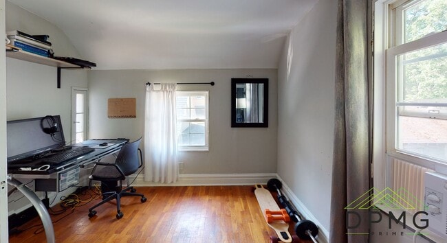 Building Photo - 132 S Clemens Ave