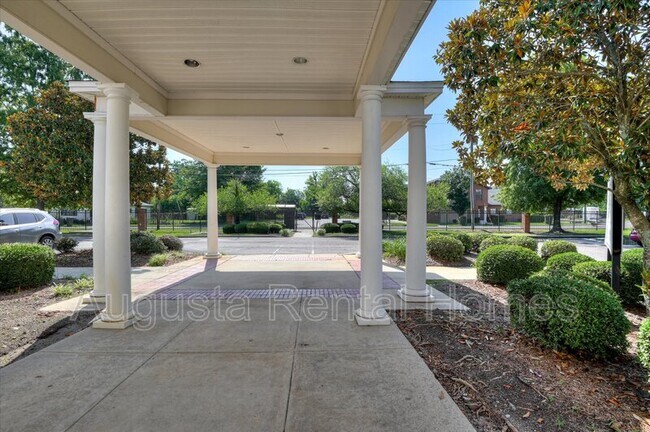 Building Photo - 1425 Lee Beard Way