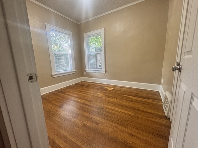Building Photo - 648 34th St