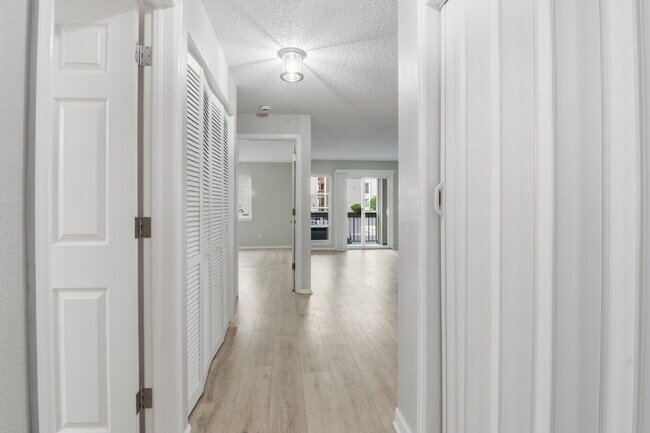 Building Photo - $1,495.95 - 1 Bed, 1 Bath Updated Unit in Westminster with In Unit Washer/Dryer!