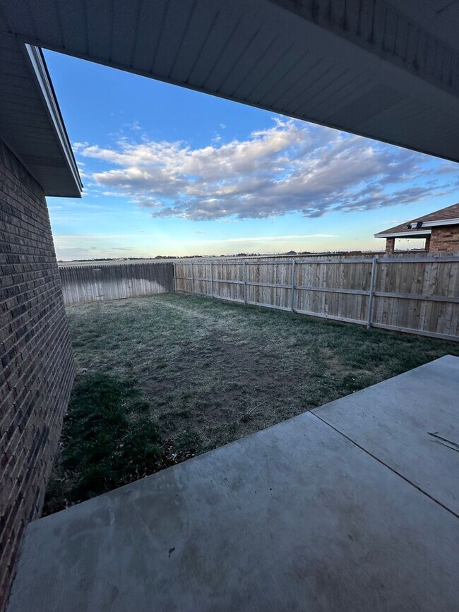 Building Photo - Stunning 3 Bed Home! Managed by Owner!