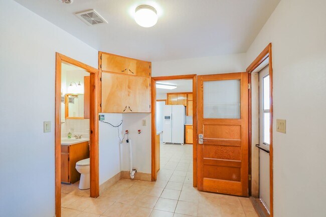 Building Photo - Roomy 3 Bedroom Home with Two Living Spaces
