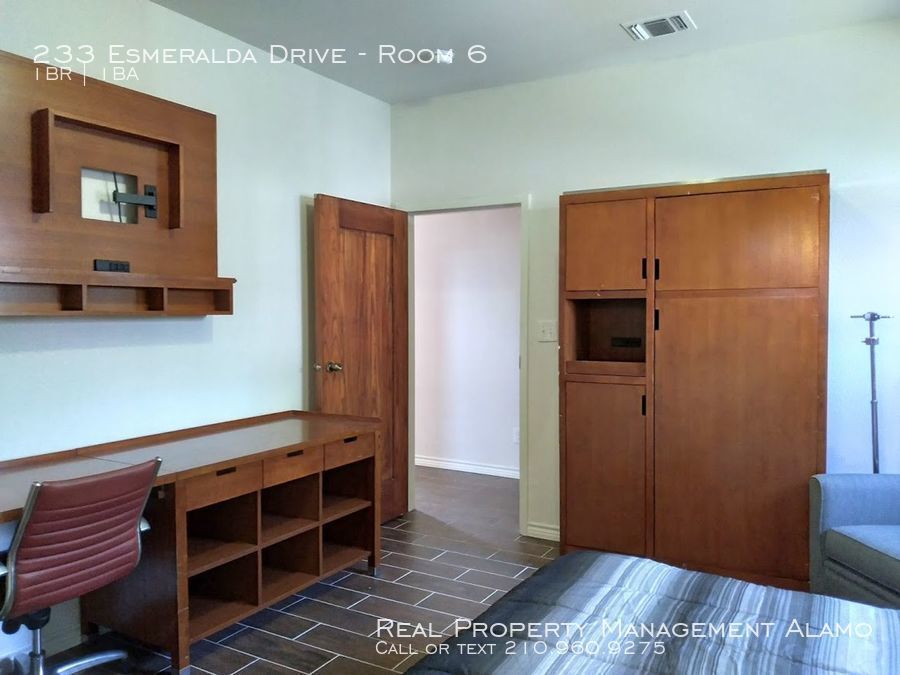 Building Photo - 233 Esmeralda Dr