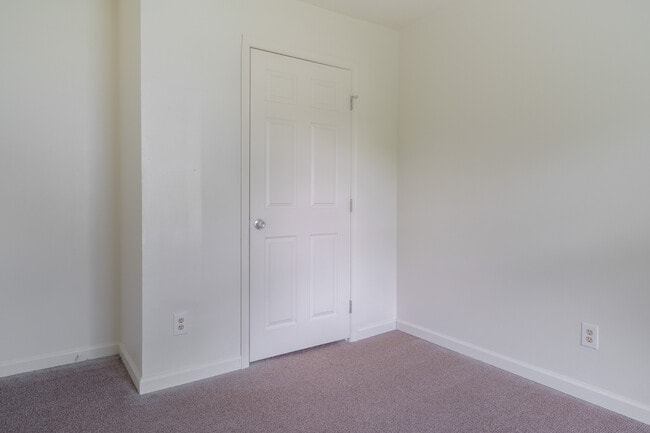 Building Photo - 140 Clover Valley Cir
