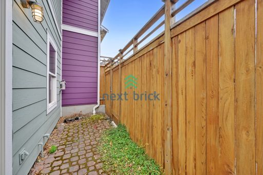 Building Photo - Live Easy in This Beautiful 2-Bedroom Condo