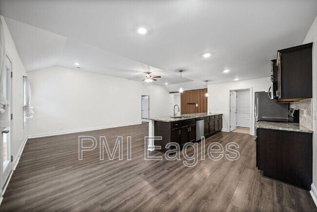 Building Photo - 204 King Rd