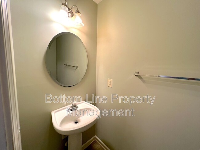 Building Photo - 13656 Meade Glen Ct