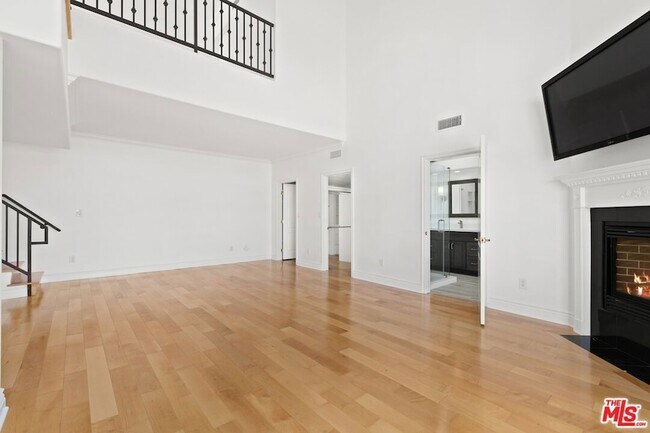 Building Photo - 11723 Mayfield Ave