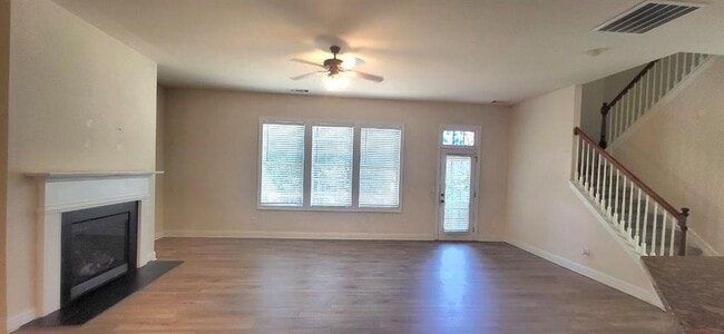 Building Photo - 1649 Sentinel View Dr NW