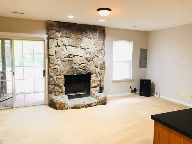 Building Photo - STAFFORD TOWNHOUSE - HANDY TO QUANTICO, SH...