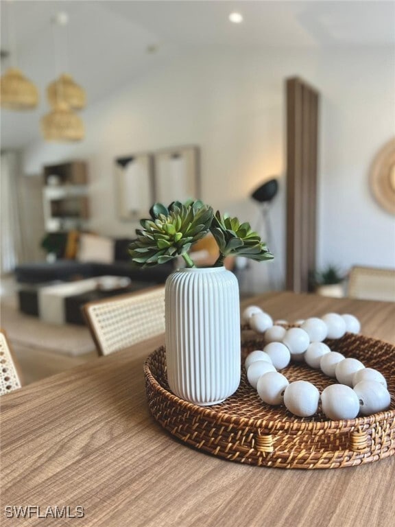 Building Photo - 220 18th Ave NW