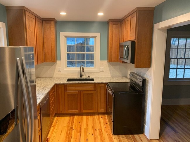 Building Photo - Charming Flat Rock Bungalow