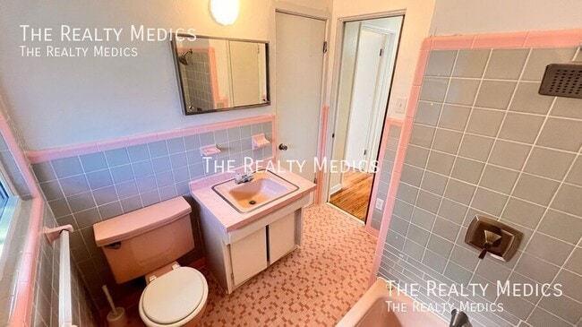 Building Photo - 2271 Northland Rd