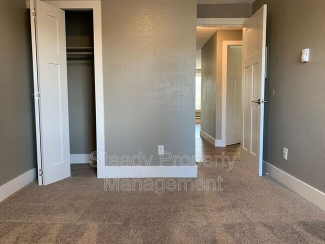 Building Photo - 1822 S 95th St