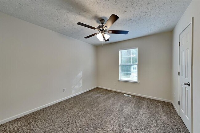 Building Photo - 60 King William Dr