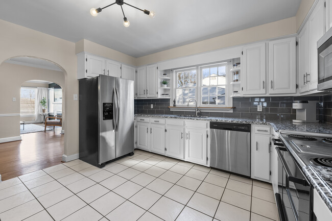 Kitchen - 646 Highland Dr