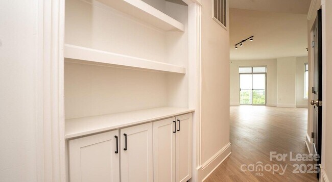 Building Photo - 4300 Sharon Rd