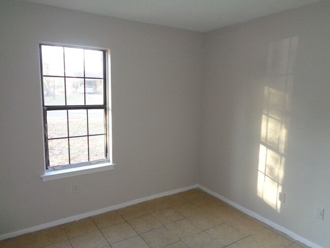 Building Photo - 5164 Woody Dr