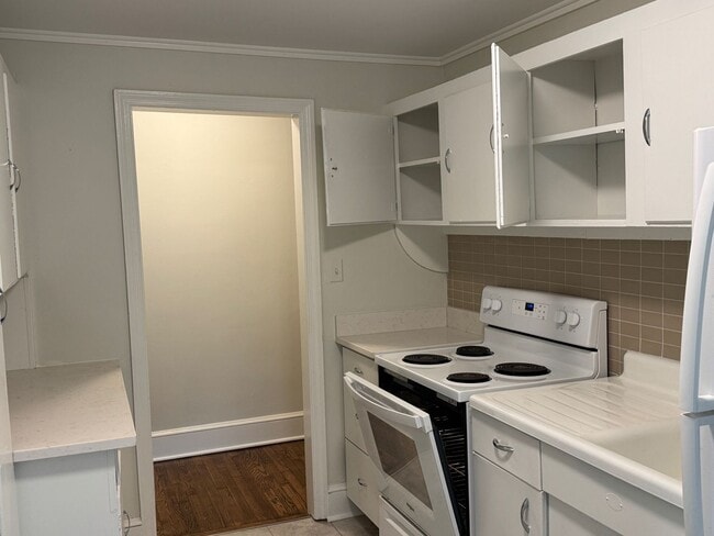 Building Photo - Central AVL - 1/1 Updated Apartment Ready ...