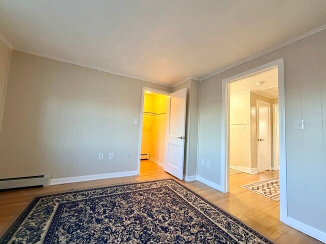 Building Photo - 12 Clark Ln