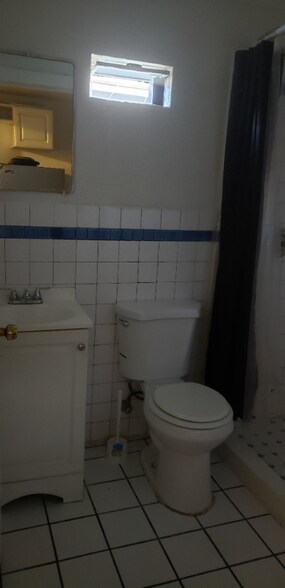 Building Photo - 3920 W Wilshire Dr