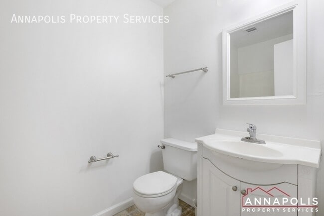 Building Photo - 10 Greystone Ct