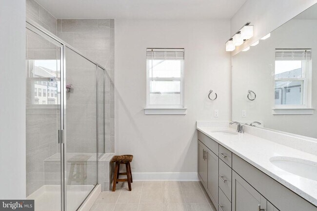 Building Photo - 1747 Riverbluff Ave