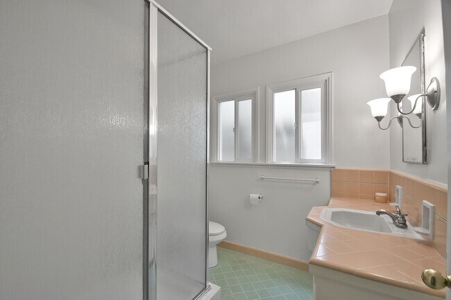 Building Photo - j27