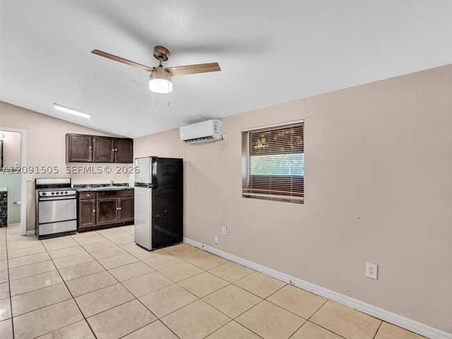 Building Photo - 365 NE 171st Terrace