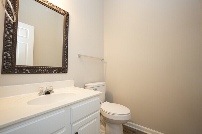 Building Photo - Charming 3-Bedroom, 3-Bathroom Townhome
