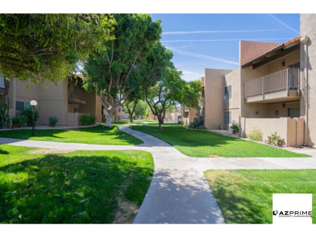 Building Photo - Settle Into this Beautifully Refreshed 2/1 Phoenix Condo in the Desirable Arcadia Area.
