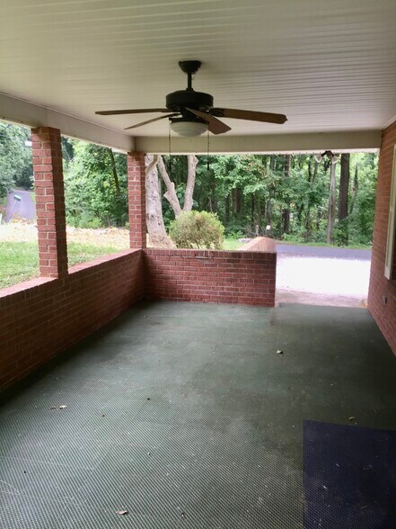 Building Photo - 18 Oakwood Dr