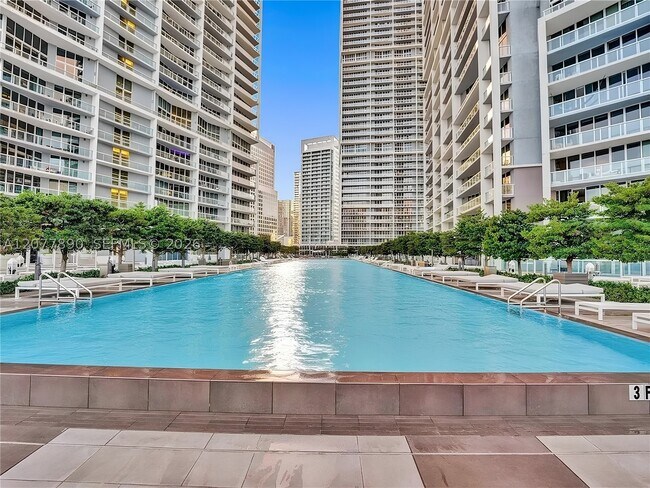 Building Photo - 495 Brickell Ave