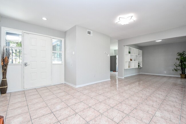 Building Photo - 11414 Chariot Dr