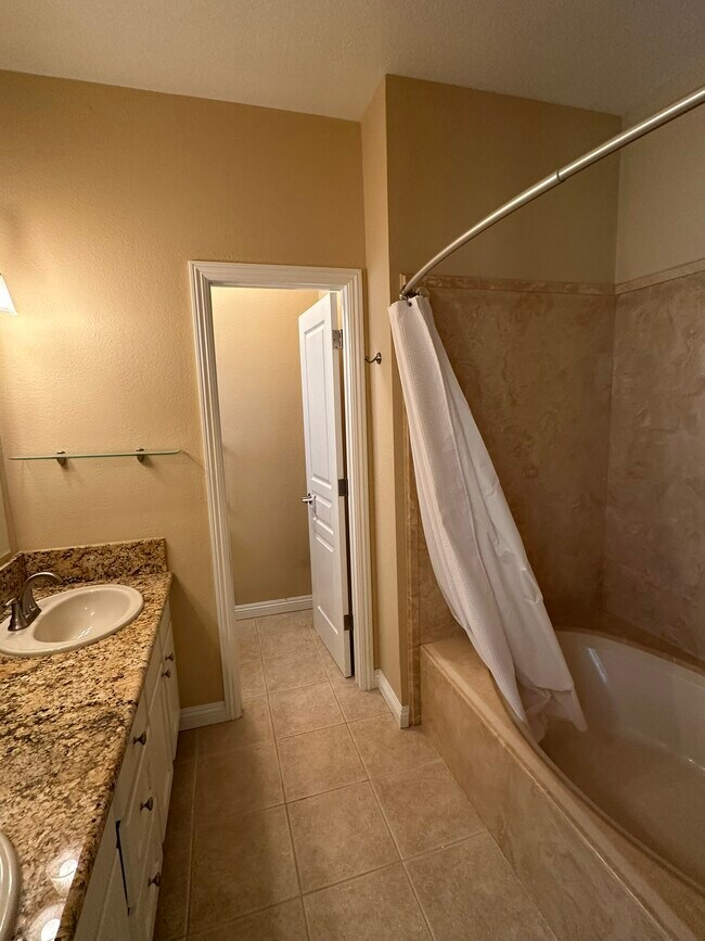 Building Photo - 898 English Holly Ln