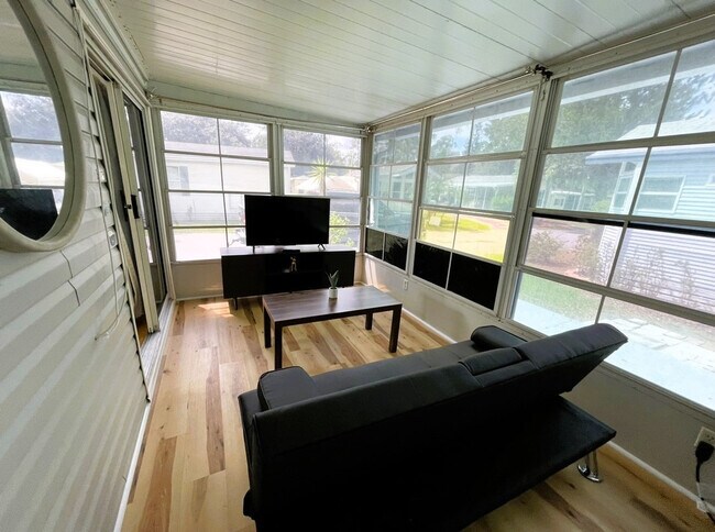 Building Photo - 608 Savannah Dr