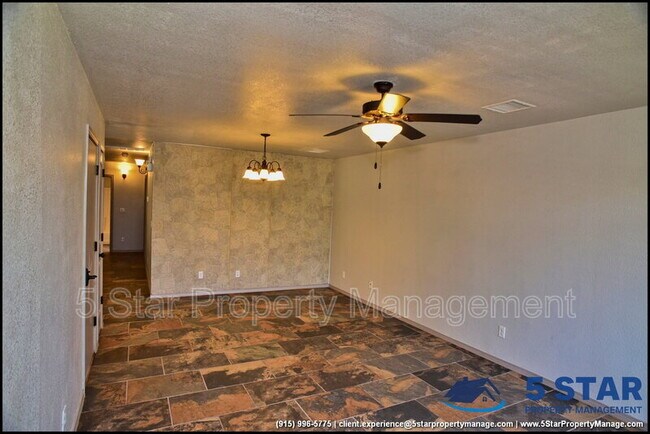 Building Photo - 703 Lt Joe Magellanes Rd