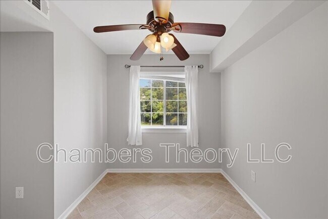 Building Photo - 1521 Colonial Dr
