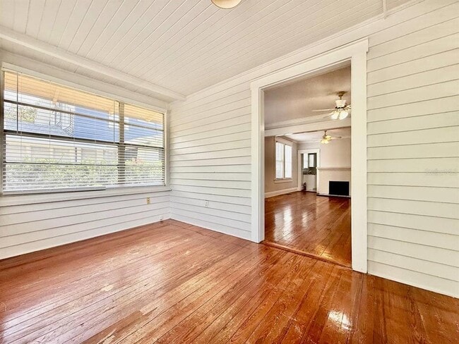Building Photo - 607 S Willow Ave