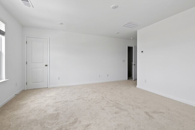 Building Photo - 5044 Highwood Dr