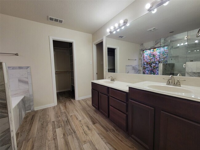 Building Photo - 9717 Sinclair St